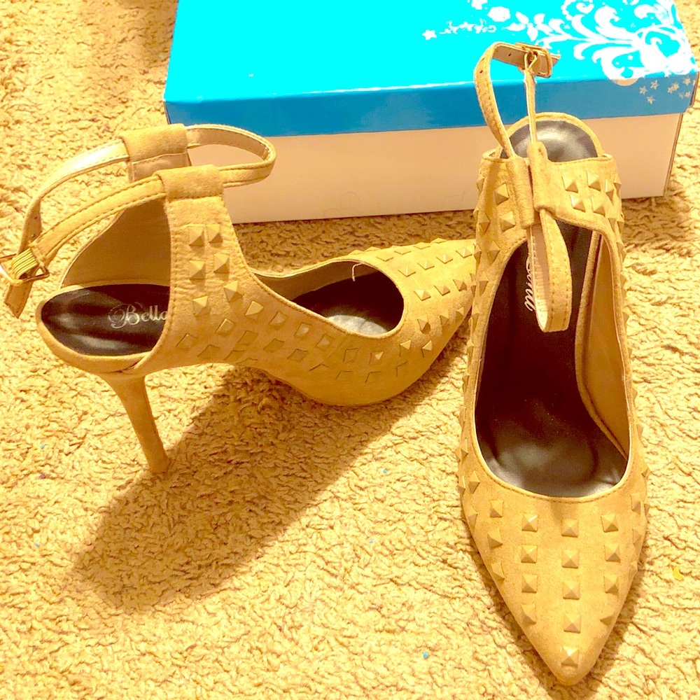 Women’s high heel pumps